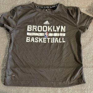 Adidas Kids Boy Short Sleeve Shirt Size 5/6 Gray and White Colors.